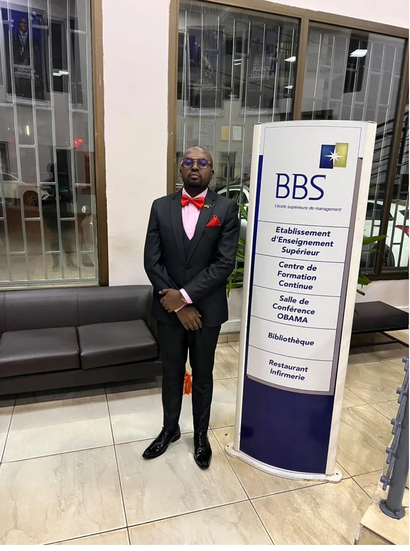 The expert before the BGFI Business School totem — the graduate school of management, Libreville